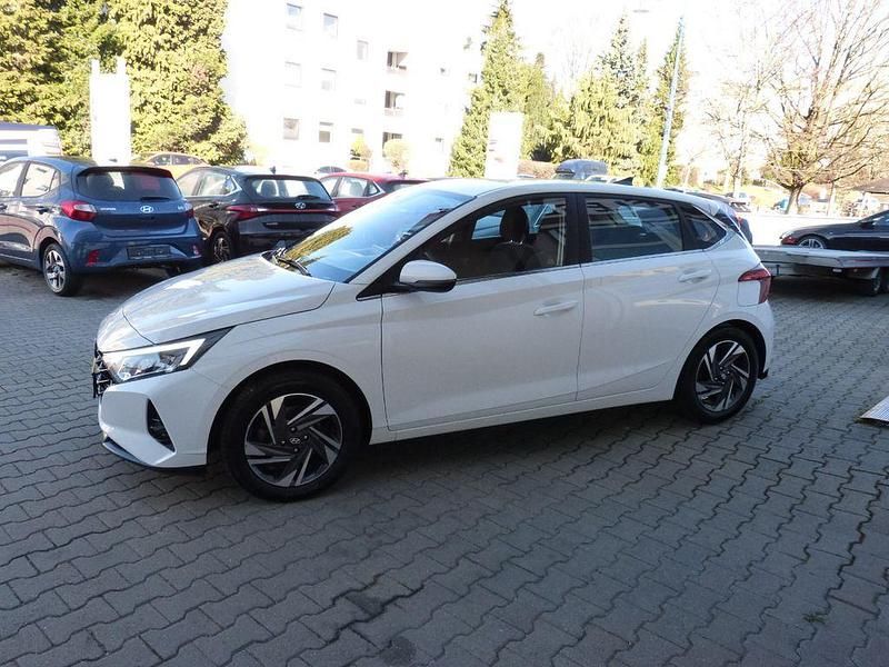 Gebraucht Hyundai i20 101 PS (74 kW) 2022 Weiß Kleinwagen
