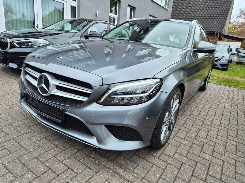 Gebraucht Mercedes C300 Avantgarde 258 PS (189 kW) 2020 Grau Limousine