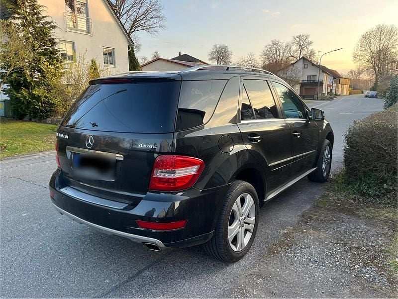 Gebraucht Mercedes ML300 204 PS (150 kW) 2011 Braun SUV