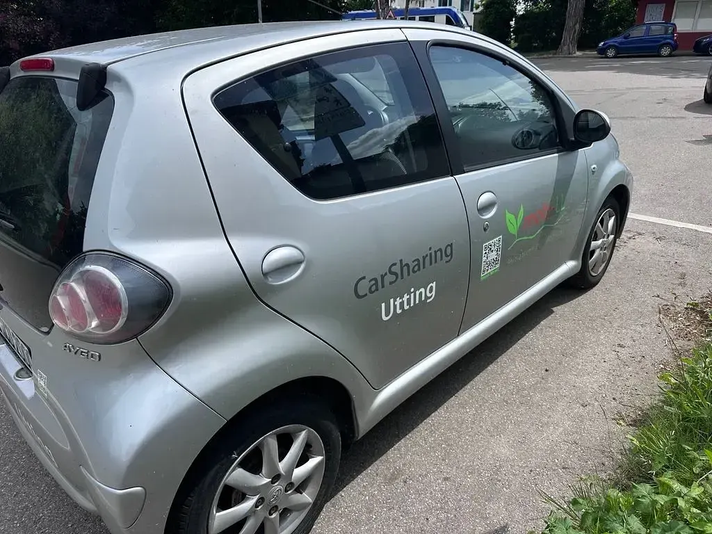 Gebraucht Toyota Aygo 68 PS (50 kW) 2012 Grau Kleinwagen
