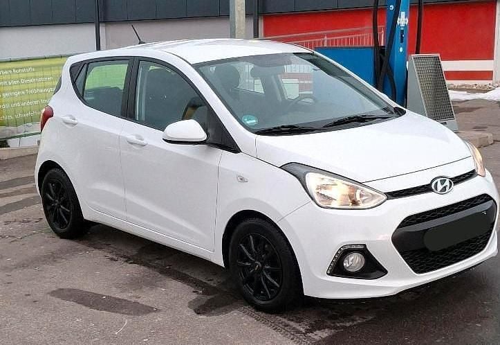 Weiß Gebraucht 2016 Hyundai i10 Kleinwagen | 5.950 € (Guter Preis) - Bild 1/4