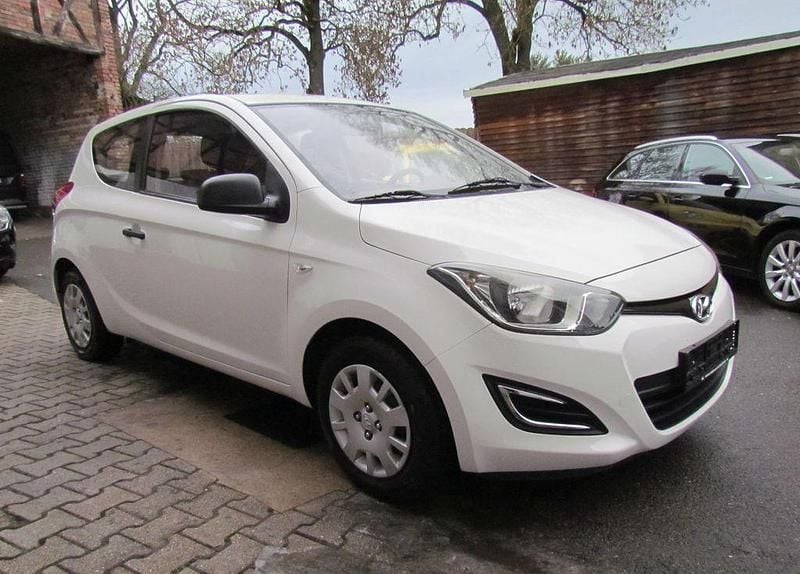 Weiß Gebraucht 2013 Hyundai i20 Trend Kleinwagen | 1.999 € (Superpreis) - Bild 1/4