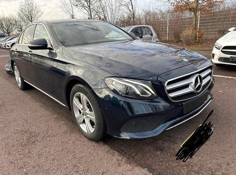 Gebraucht Mercedes E200 Avantgarde 184 PS (135 kW) 2016 Blau Limousine
