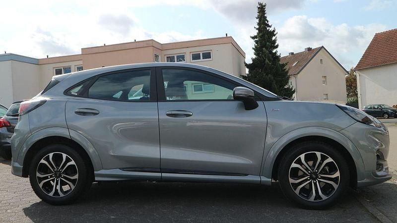 Gebraucht Ford Puma ST-Line 125 PS (91 kW) 2023 Solar silver SUV