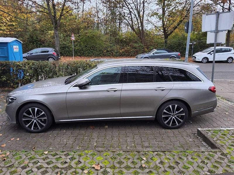 Beige Gebraucht 2022 Mercedes E300 Exclusive Kombi | 38.000 € (Fairer Preis) - Bild 1/4