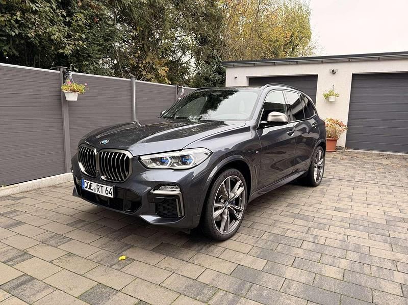 Grau Gebraucht 2019 BMW X5 M Sport SUV | 58.500 € (Teuer) - Bild 1/4