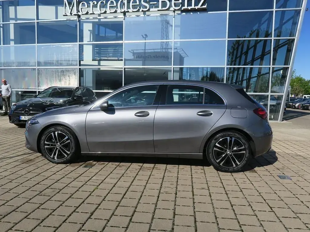 Gebraucht Mercedes A200 Advanced Plus 163 PS (119 kW) 2025 Grau Limousine