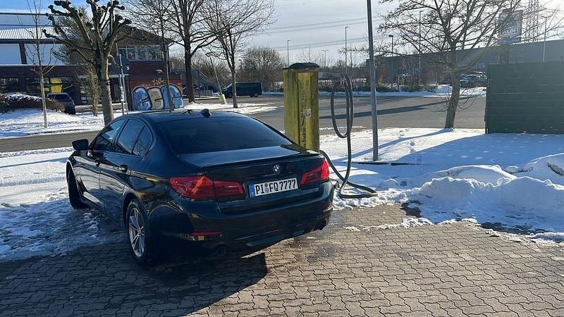 Gebraucht BMW 520 Sport Line 190 PS (139 kW) 2017 Schwarz Limousine
