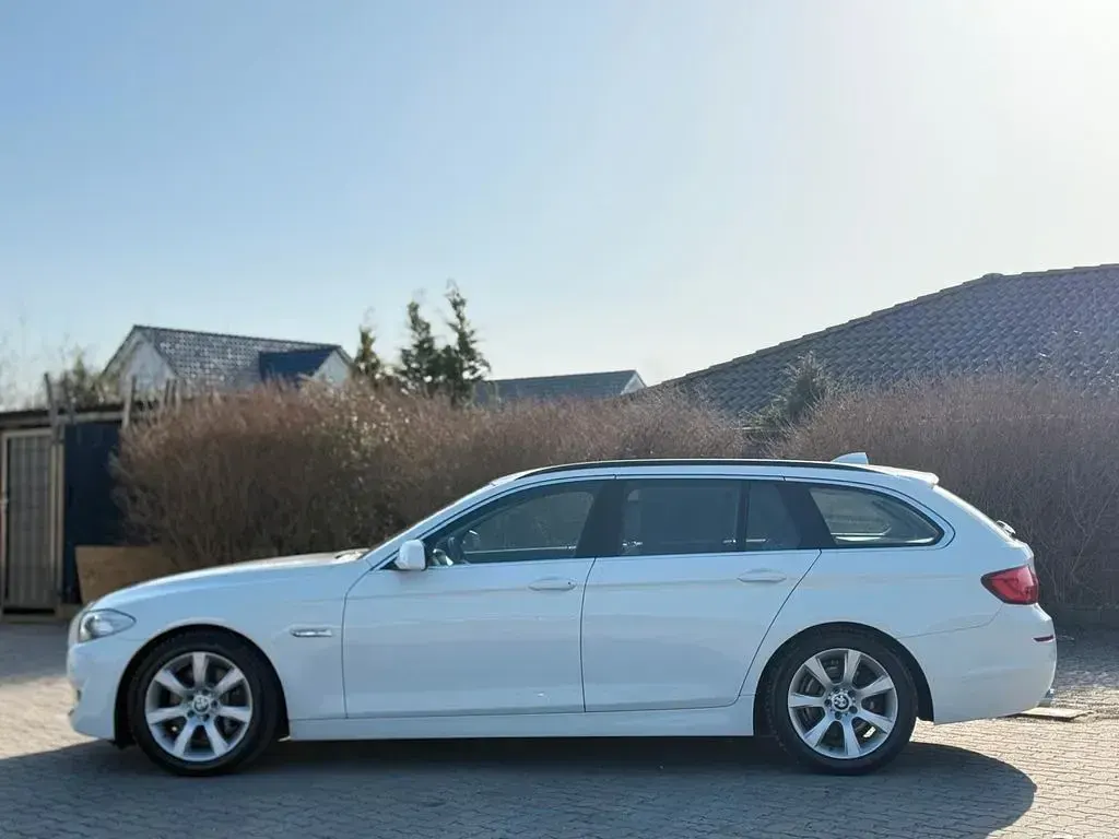 Gebraucht BMW 525 Sport Line 218 PS (160 kW) 2013 Weiß Kombi