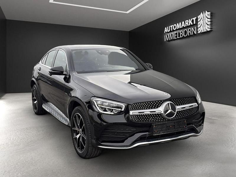 Schwarz/baltic black Gebraucht 2020 Mercedes GLC300e AMG Coupé | 43.680 € (Fairer Preis) - Bild 1/4