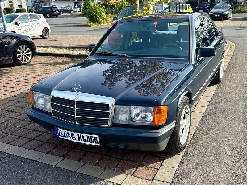 Gebraucht Mercedes 190 90 PS (66 kW) 1984 Blau Limousine