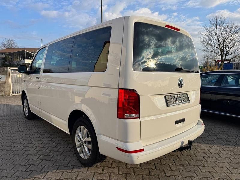 Second-hand VW Multivan 204 CP (150 kW) 2021 Alb Monovolum