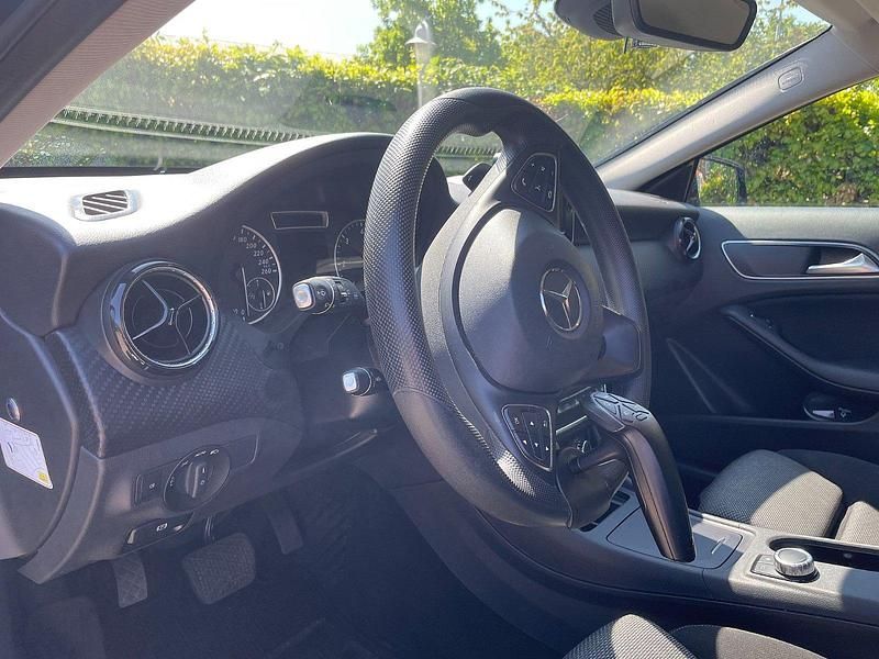 Gebraucht Mercedes GLA200 136 PS (100 kW) 2016 Schwarz SUV