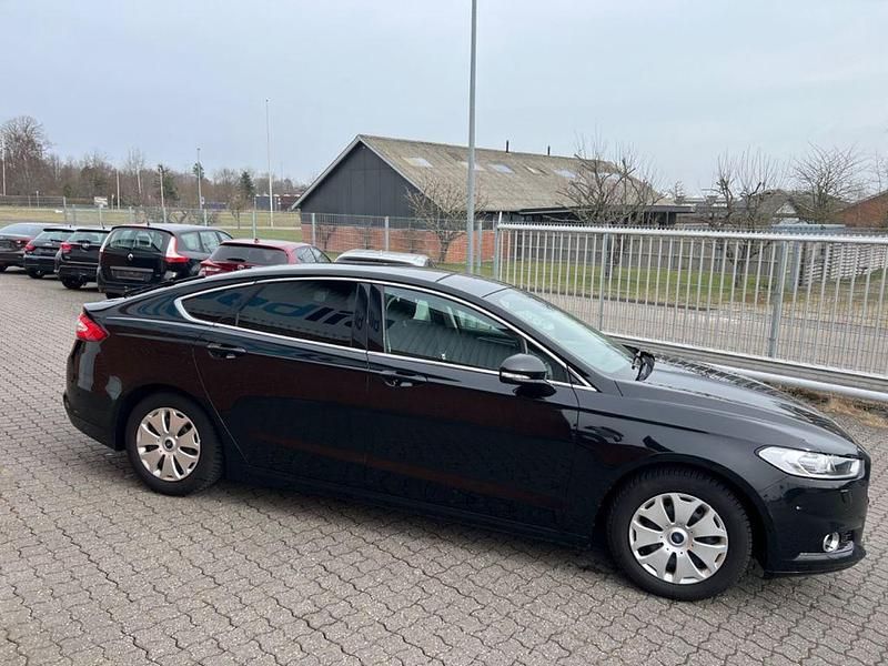 Gebraucht Ford Mondeo Titanium 160 PS (117 kW) 2018 Schwarz Limousine