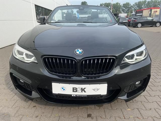 Gebraucht BMW 220 M Sport 184 PS (135 kW) 2021 Schwarz metallic black sapphire metallicschwarz Cabrio