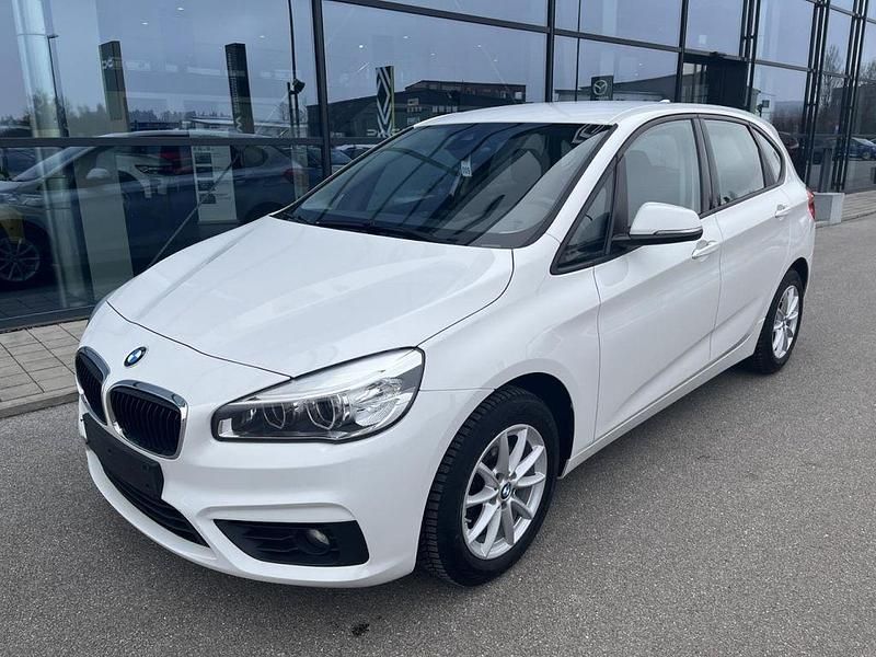 Weiß Gebraucht 2016 BMW 218 Advantage Kombi | 11.990 € (Etwas zu teuer) - Bild 1/4