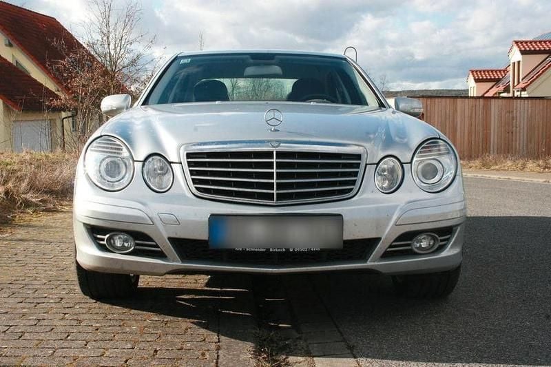 Gebraucht Mercedes E200 Elegance 184 PS (135 kW) 2007 Silber Limousine
