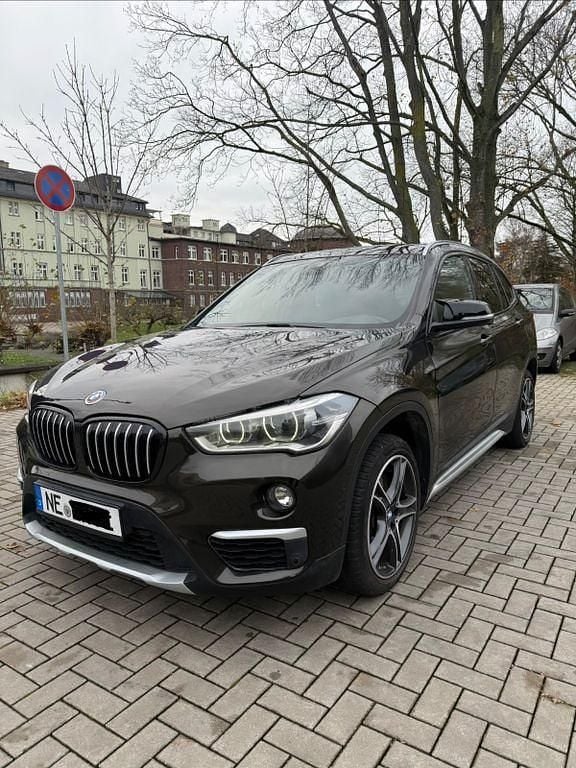 Braun Gebraucht 2019 BMW X1 Sport Line SUV | 20.990 € (Superpreis) - Bild 1/4