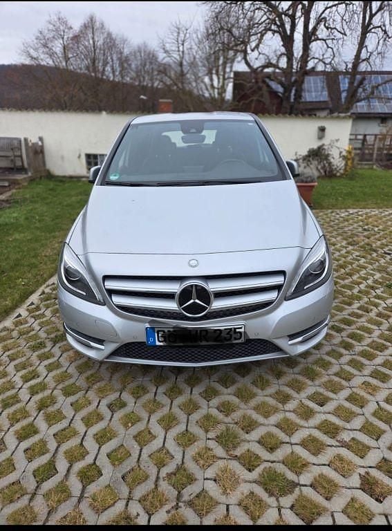 Gebraucht Mercedes B180 109 PS (80 kW) 2014 Silber Van / Kleinbus
