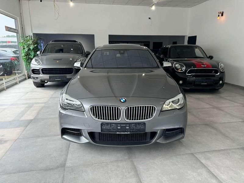 Spacegrau Gebraucht 2012 BMW 550 Limousine | 22.800 € (Fairer Preis) - Bild 1/4
