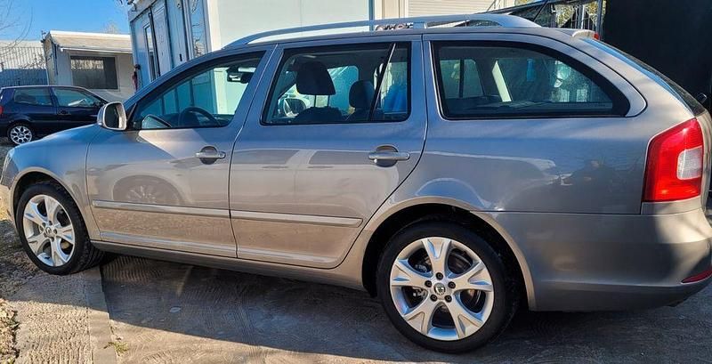 Second-hand Skoda Octavia Elegance 122 CP (89 kW) 2010 Bej Break