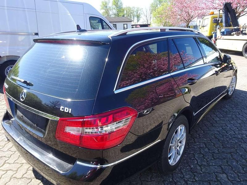 Gebraucht Mercedes E300 231 PS (169 kW) 2012 Obsidianschwarz  metalliclack Kombi