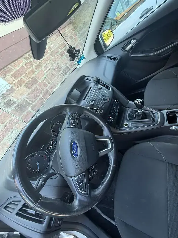 Gebraucht Ford Focus Trend 125 PS (91 kW) 2015 Weiß Kleinwagen