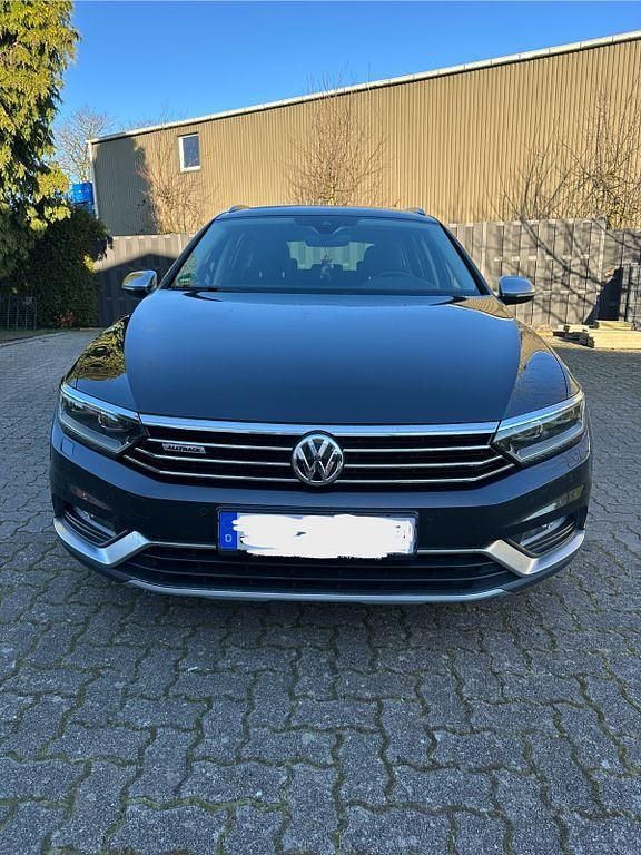 Grau Gebraucht 2018 VW Passat Alltrack Kombi | 18.750 € (Superpreis) - Bild 1/4