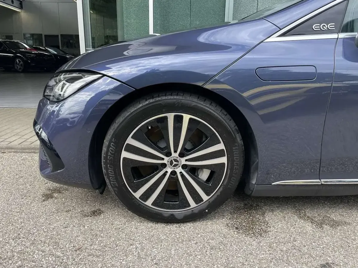 Gebraucht Mercedes EQE300 Electric Art 180 kW (245 PS) 2025 Lack sodalithblau Limousine