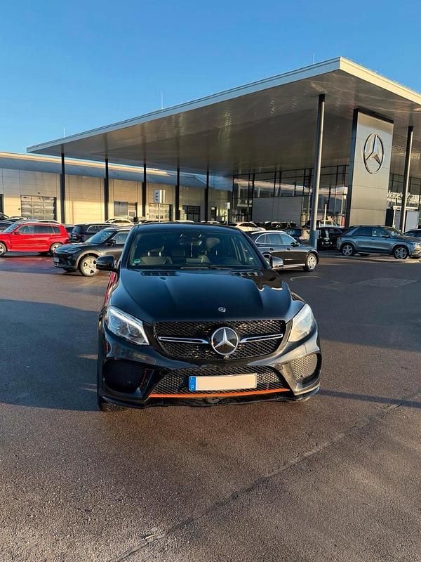 Schwarz Gebraucht 2018 Mercedes GLE350 AMG line Coupé | 29.999 € (Guter Preis) - Bild 1/4