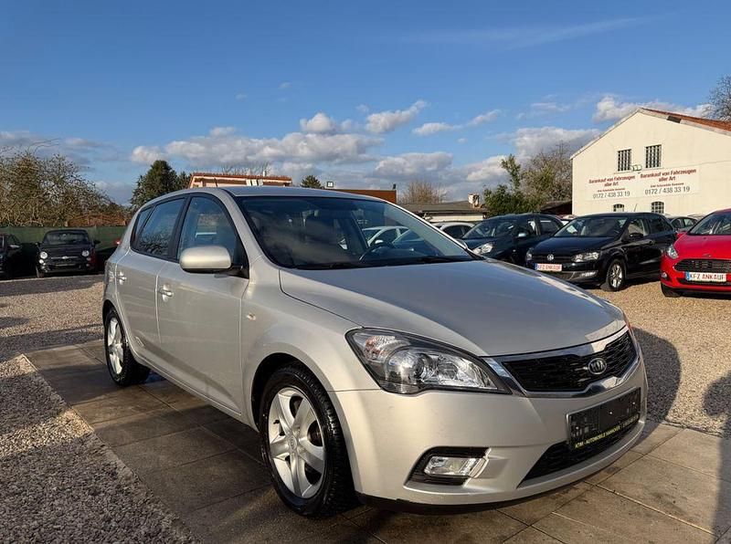 Gebraucht Kia Ceed Edition 7 90 PS (66 kW) 2012 Silber Kleinwagen