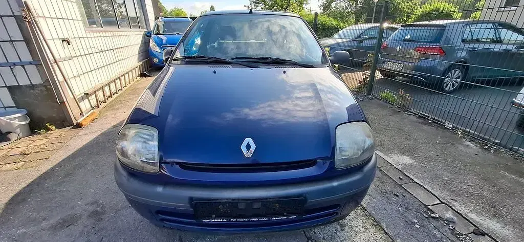 Gebraucht Renault Clio Basis 58 PS (42 kW) 2000 Blau Limousine