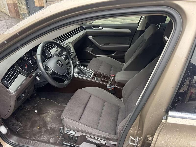Gebraucht VW Passat 190 PS (139 kW) 2016 Sand gold metallic Kombi
