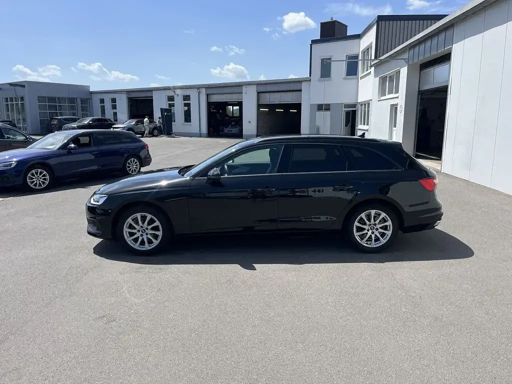 Gebraucht Audi A4 150 PS (110 kW) 2022 Mythosschwarz Kombi