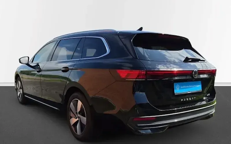 Gebraucht VW Passat IQ Drive 150 PS (110 kW) 2025 Schwarz Kombi