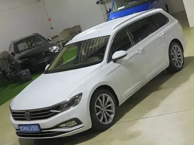 Gebraucht VW Passat Business 150 PS (110 kW) 2024 Gletscherweiß Kombi
