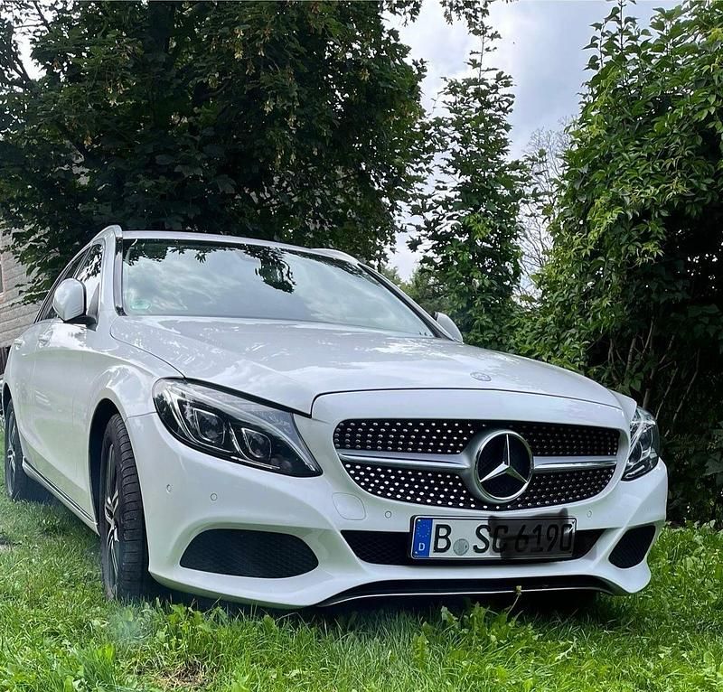 Weiß Gebraucht 2015 Mercedes 220 Kombi | 14.100 € (Fairer Preis) - Bild 1/4