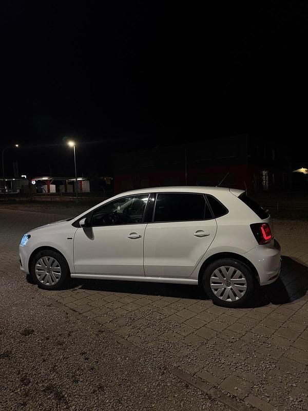 Gebraucht VW Polo Allstar 90 PS (66 kW) 2015 Weiß Kleinwagen