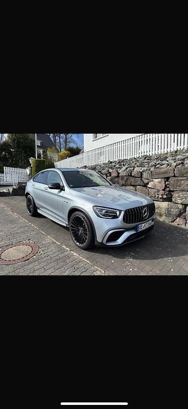 Grau Gebraucht 2023 Mercedes GLC63 AMG AMG SUV | 77.890 € (Fairer Preis) - Bild 1/4