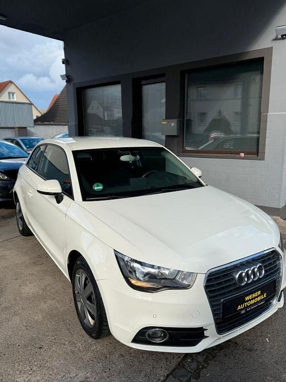 Gebraucht Audi A1 Attraction 86 PS (63 kW) 2013 Weiß Kleinwagen
