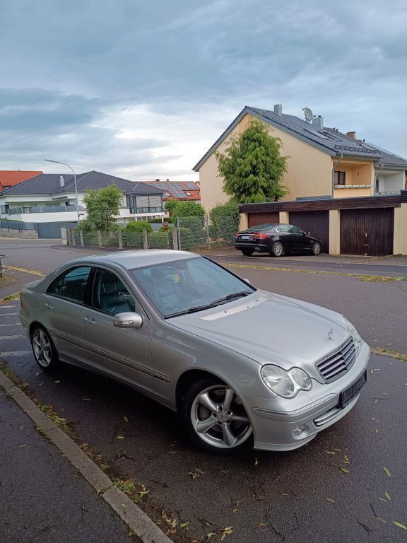 Silber Gebraucht 2004 Mercedes C220 Avantgarde Limousine | 2.500 € (Guter Preis) - Bild 1/4