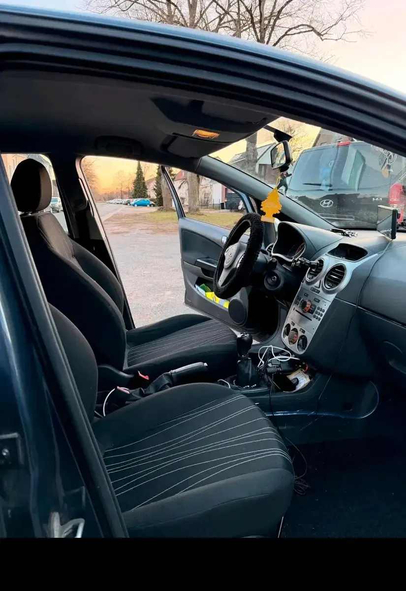 Używany Opel Corsa 60 KM (44 kW) 2010 Niebieski Hatchback