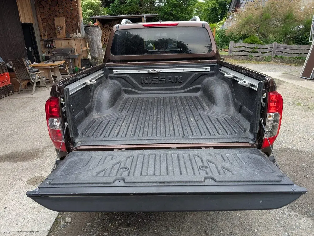 Gebraucht Nissan Navara Tekna 190 PS (139 kW) 2019 Braun Pickup