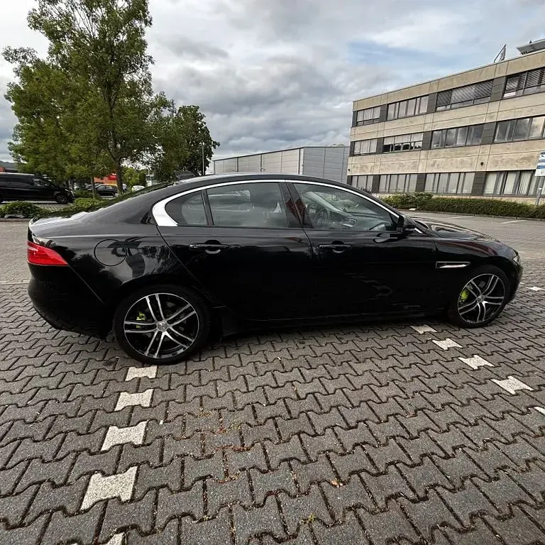 Gebraucht Jaguar XE Pure 180 PS (132 kW) 2016 Schwarz Limousine