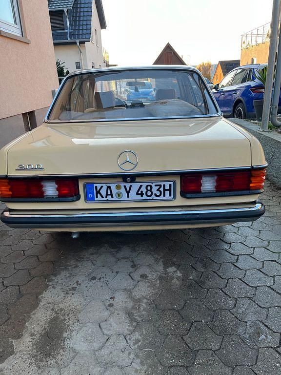 Gebraucht Mercedes 200 109 PS (80 kW) 1983 Beige Limousine