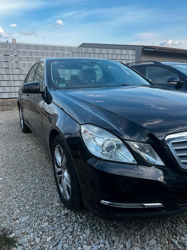 Gebraucht Mercedes E200 136 PS (100 kW) 2011 Limousine