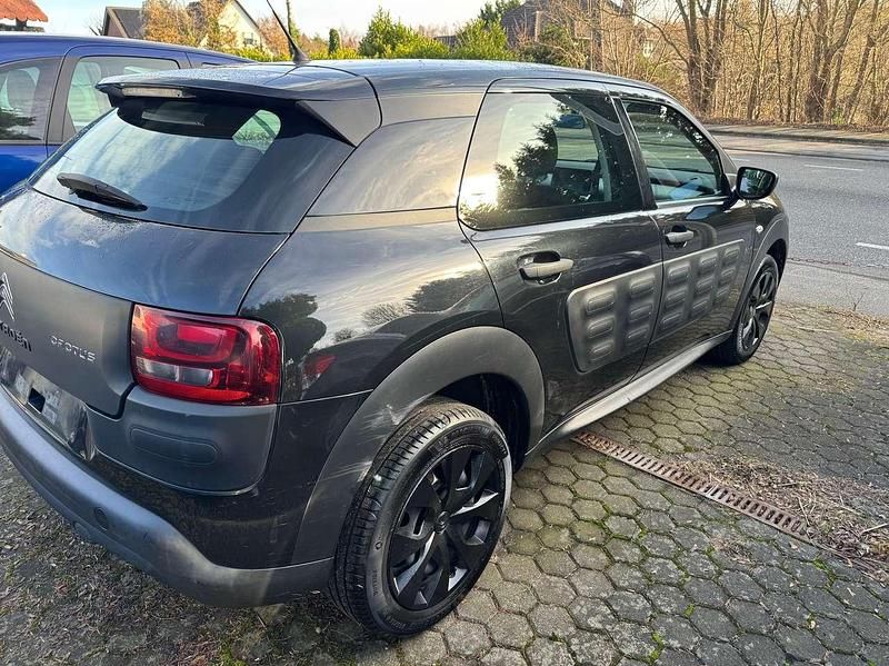 Gebraucht Citroën C4 Live 82 PS (60 kW) 2015 Schwarz obsidien/metallic SUV