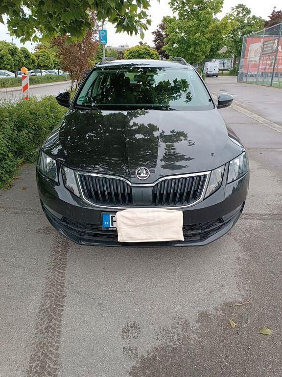 Schwarz Gebraucht 2020 Skoda Octavia Ambition Kombi | 14.990 € (Guter Preis) - Bild 1/4