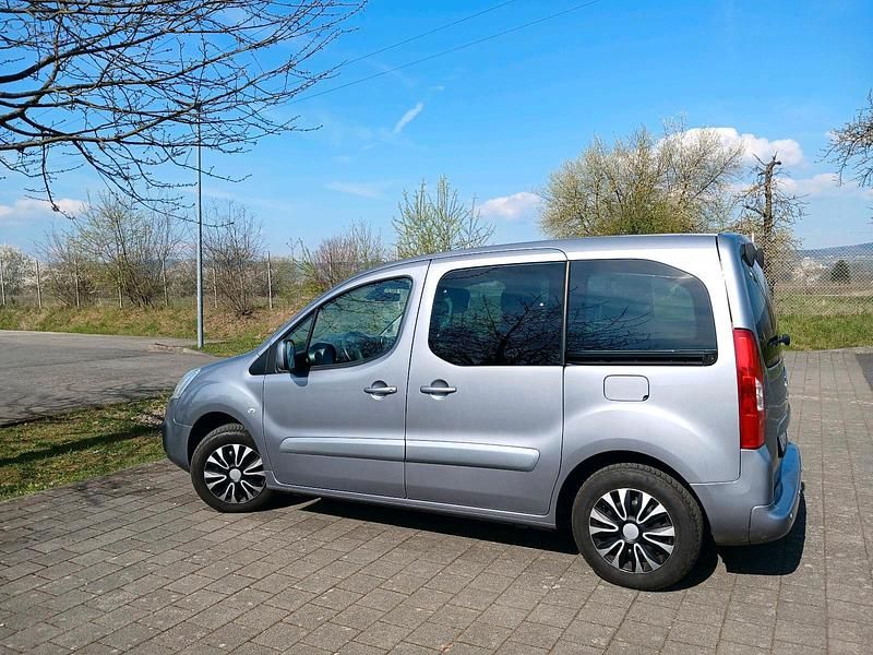 Gebraucht Citroën Berlingo 99 PS (72 kW) 2017 Silber Van / Kleinbus