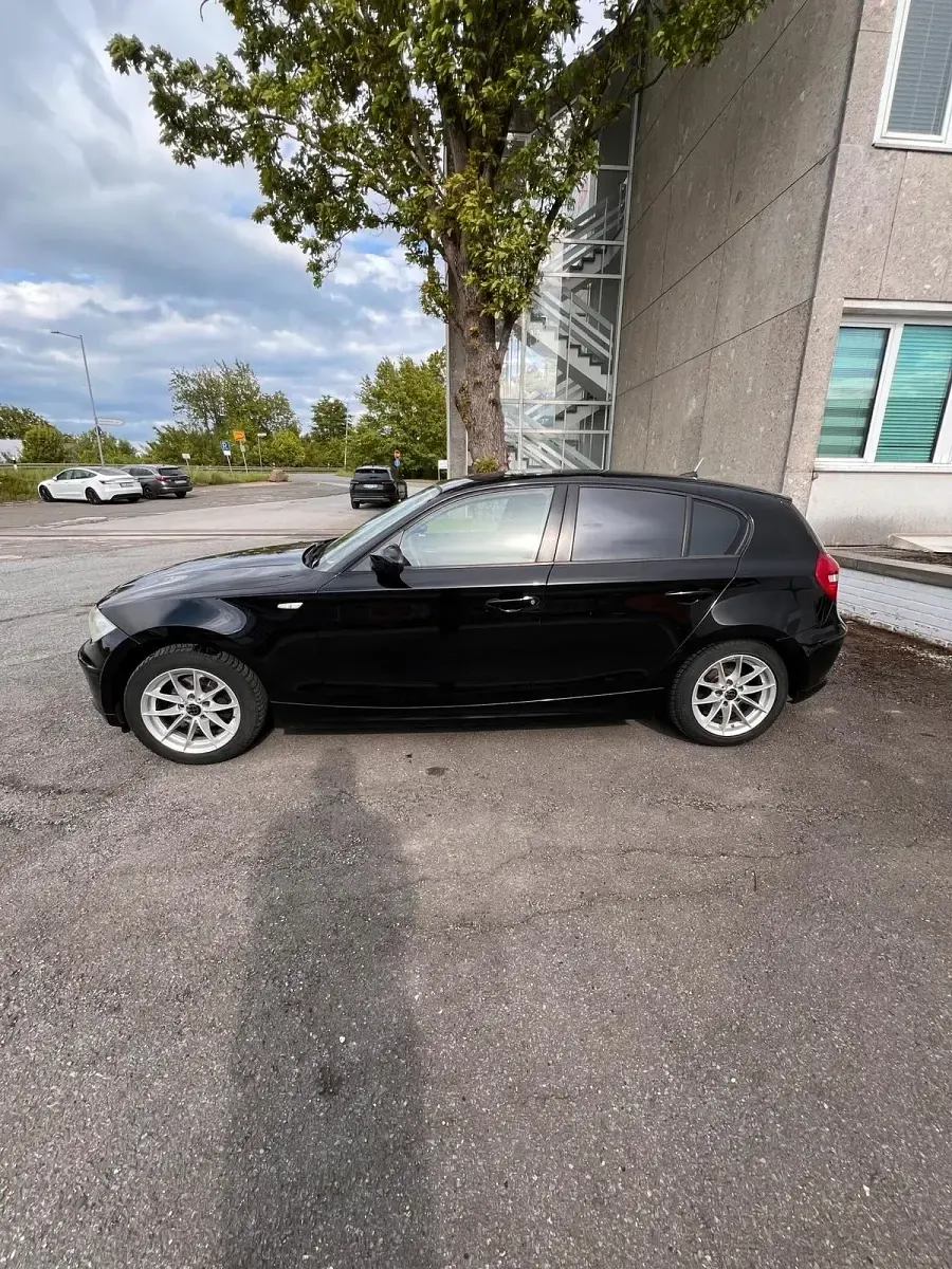 Gebraucht BMW 116 122 PS (89 kW) 2008 Schwarz Kleinwagen